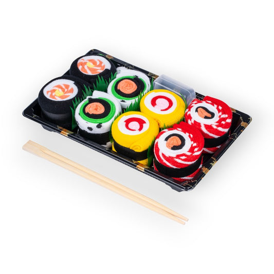 Fantastiche calze regalo sushi box Unisex. 4 paia di calzini colorati e divertenti a tema sushi in 4 diversi colori racchiusi in una confezione originale divertente con bacchette e bottiglietta di salsa di soia. Misura 35-40. Ottima idea regalo