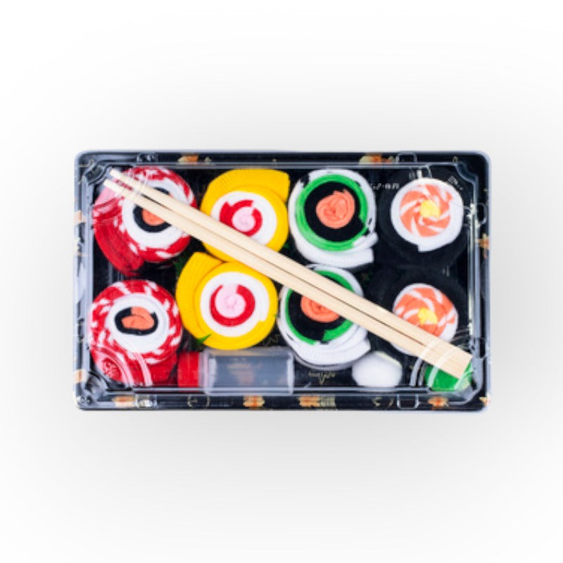 Fantastiche calze regalo sushi box Unisex. 4 paia di calzini colorati e divertenti a tema sushi in 4 diversi colori racchiusi in una confezione originale divertente con bacchette e bottiglietta di salsa di soia. Misura 35-40. Ottima idea regalo