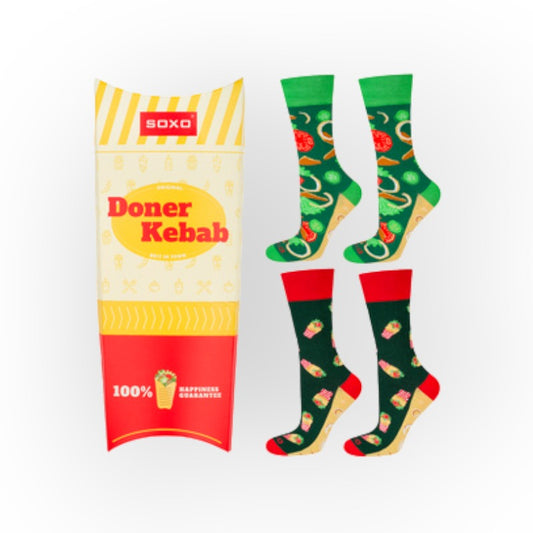 Fantastiche calze Unisex a tema Kebab. Kit da 2 paia una verde con pomodoro e foglie di insalata e l'alta nera e rossa con disegni di panini kebab. Misura 40-45, racchiuse in una confezione fantastica ed originale. Sono un'ottima idea regalo gadget divertente