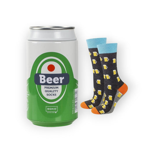 Calze da uomo Idea regalo divertente, lattina di birra bianca e verde con un paio di calze grigio scuro con disegni di boccali di birra pieni