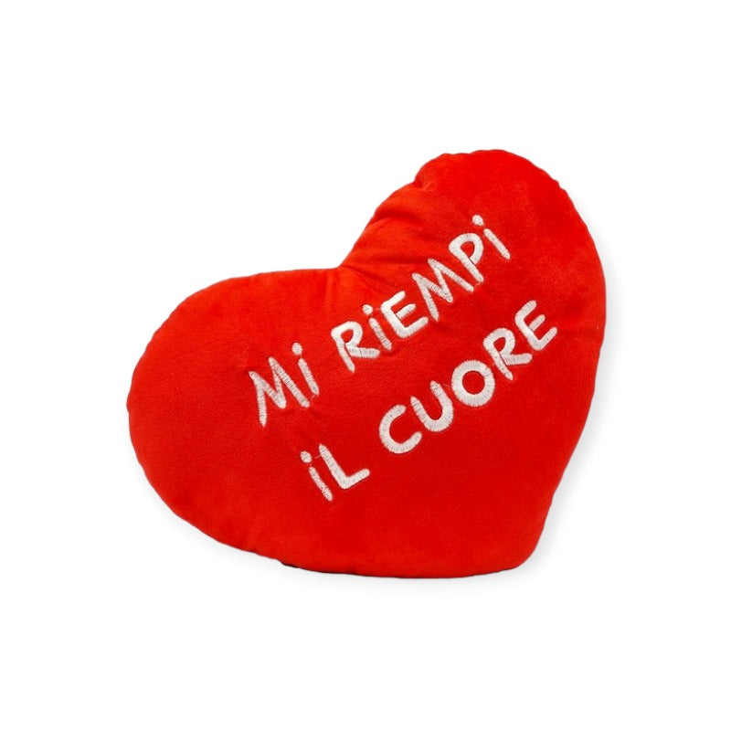 Fantastico cuscino a forma di cuore con diametro di 35cm circa e la scritta "Mi riempi il cuore". Ottima idea regalo per innamorati e San Valentino