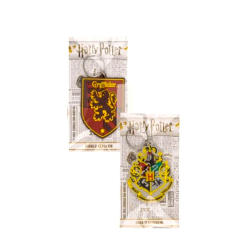 Kit composto da due portachiavi a tema Harry Potter. Il primo rappresenta il logo del Grifondoro ed il secondo il logo di Hogwarts