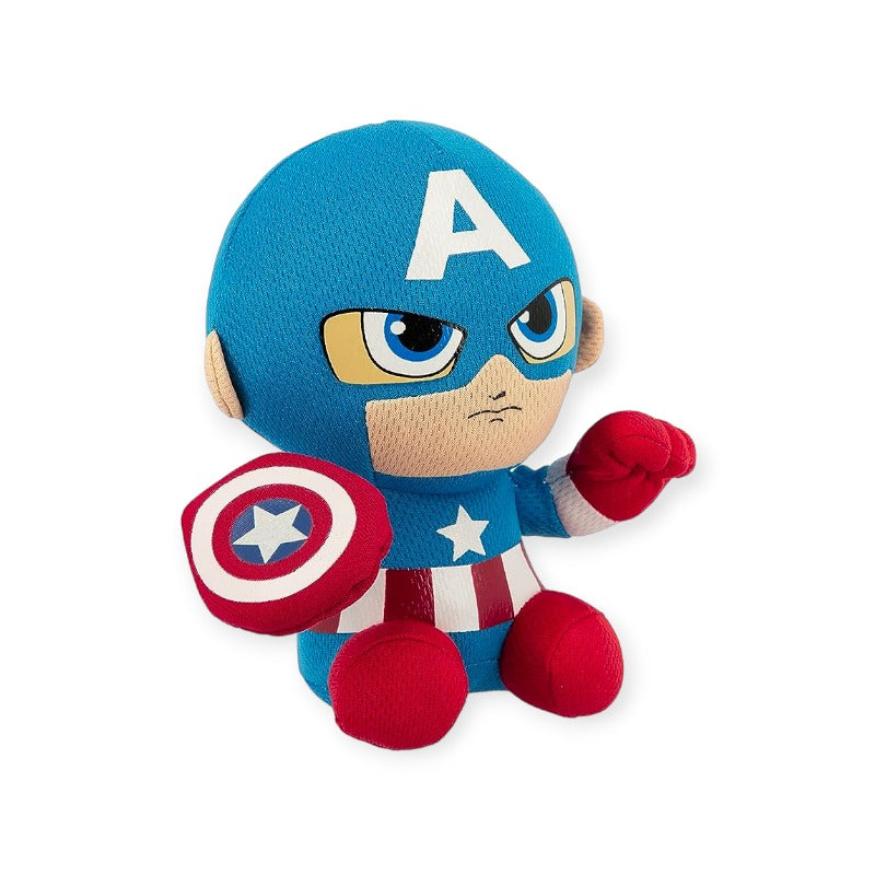 Peluche originale marvel Captain America. Il fantastico pupazzo del supereroe Made in Usa più amato di tutti. Ottima idea regalo per gli appassionati Marvel. Qualità altissima con finitura perfetta nei dettagli e nello scudo.