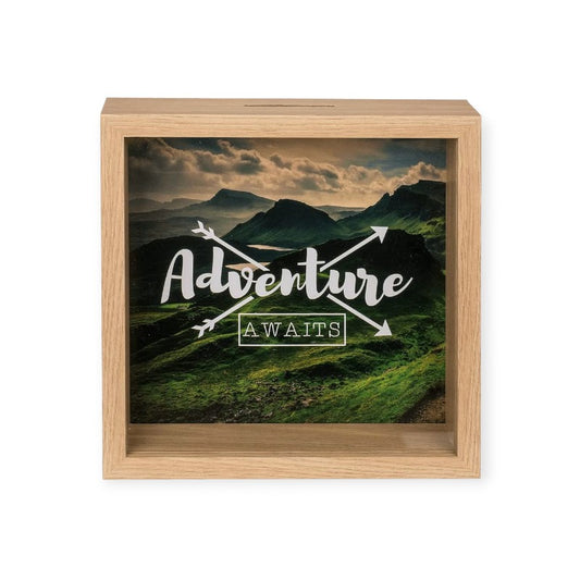 Salvadanaio porta risparmi in legno 20x20cm con sfondo "Adventure Awaits" l'avventura ti aspetta