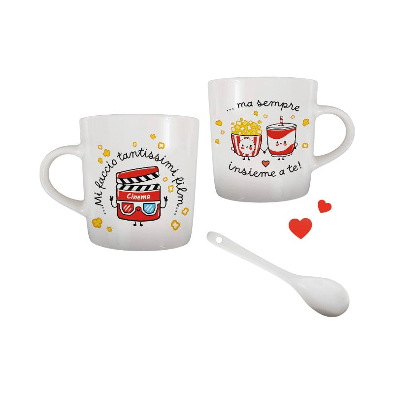 Bellissimo set composto da due tazzine da caffè a tema San Valentino, bianche con la scritta "Mi faccio tantissimi film, ma sempre insieme a te"