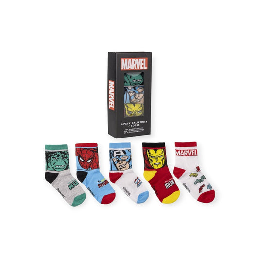 Bellissimo set regalo composto da 5 paia di calzini colorati per bambini a tema Avengers. Ogni coppia di calze ha raffigurato un supereroe differente.