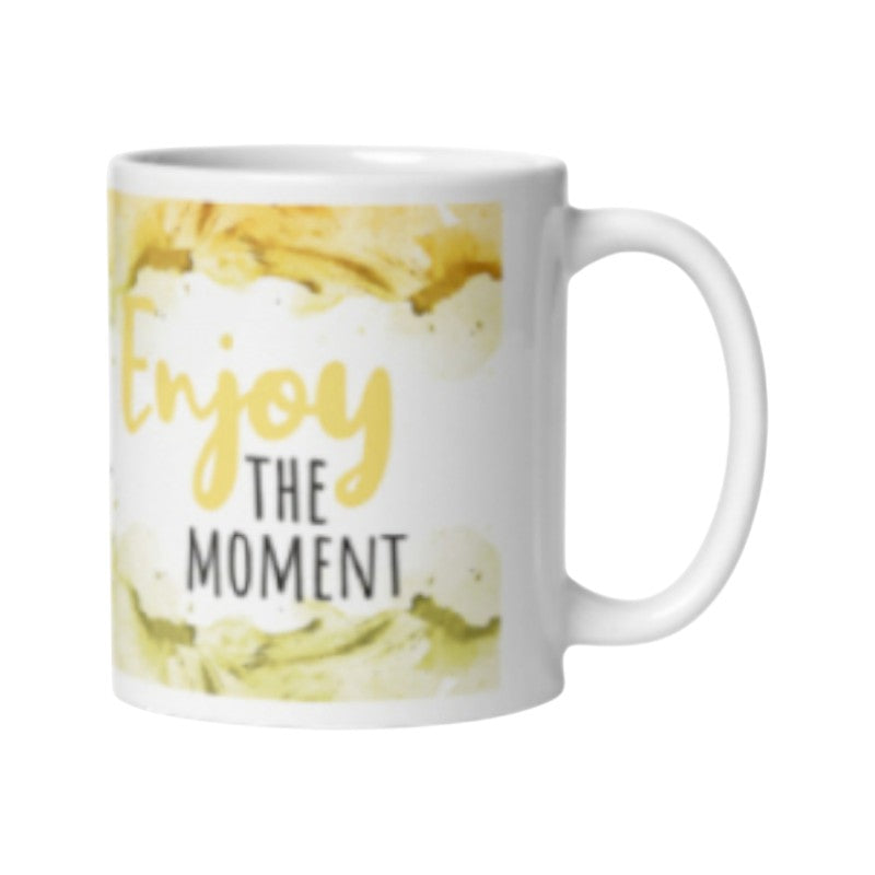 Bellissima tazza per la tua super nonna, bianca con dettagli gialli e la scritta "Sei la nonna migliore del mondo, enjoy the moment"