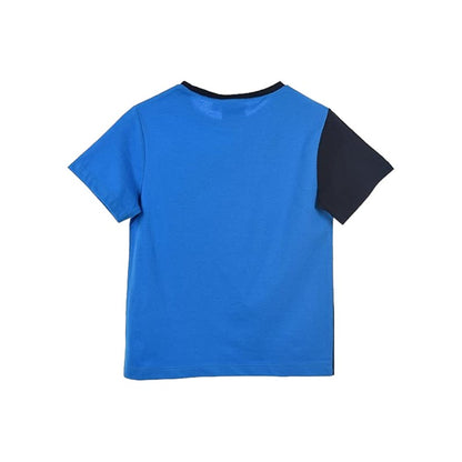 T-shirt per bambini metà blu e metà azzurra con disegni degli avengers