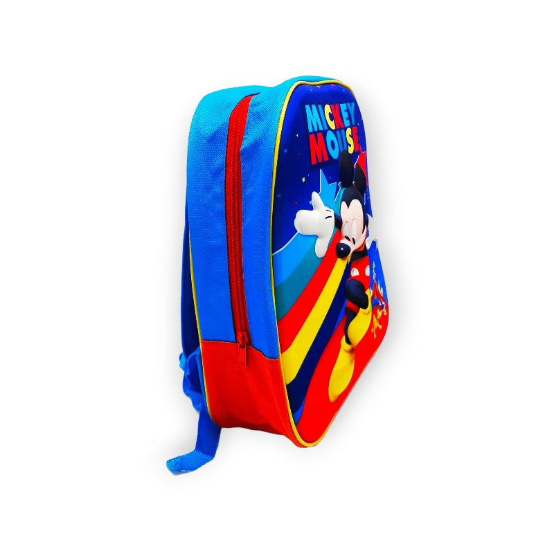 Fantastico zainetto 3d per bambini a tema Disney Mickey Mouse. Lo zaino è dotato di spalline comode e regolabili. Colore blu con disegno di Topolino in rilievo