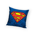 Fantastico cuscino dedicato all'iconico supereroe Superman. Design blu con logo in primo piano. Dimensione: 40x40cm 