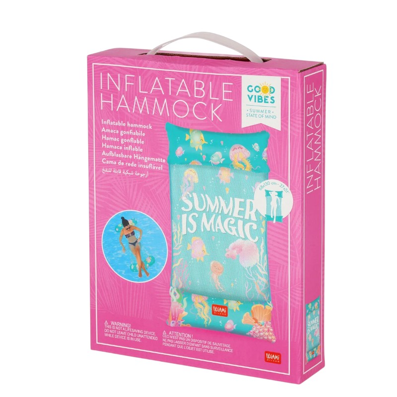 Amaca gonfiabile Legami Summer is Magic 135x74cm: rete a contatto acqua, doppia camera, 90kg, toppa inclusa. Design marino kawaii. Perfetta per piscina e mare!
