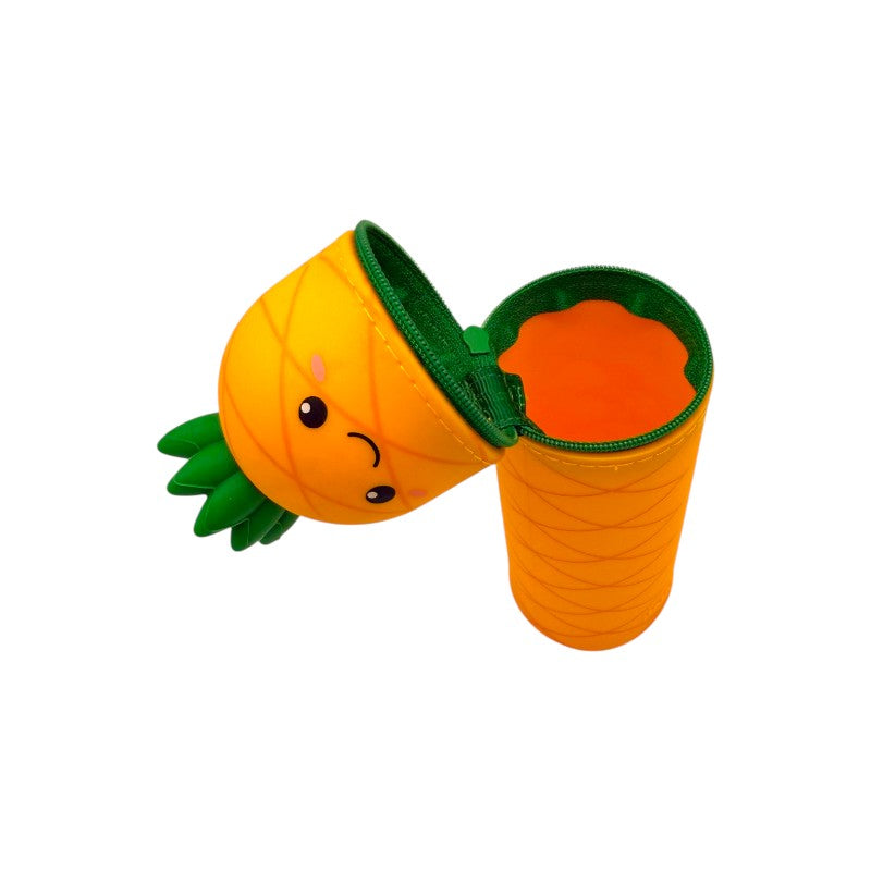 Astuccio kawaii ananas I-Total Fresh Market — silicone morbido arancio, faccina sorridente, zip verde. Regalo originale per la scuola. 
