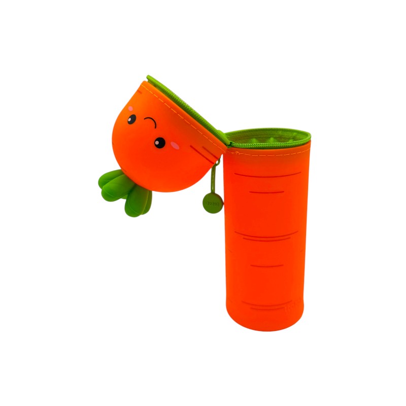Astuccio kawaii carota I-Total Fresh Market — silicone morbido arancio, faccina sorridente, zip verde. Regalo originale e colorato per la scuola.