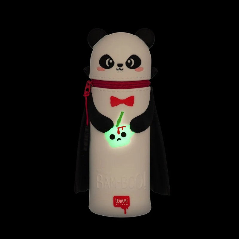 Astuccio Kawaii Legami Panda Halloween Edition: mantello, papillon, ciondolo teschio glow in the dark, zip rossa. Edizione limitata!