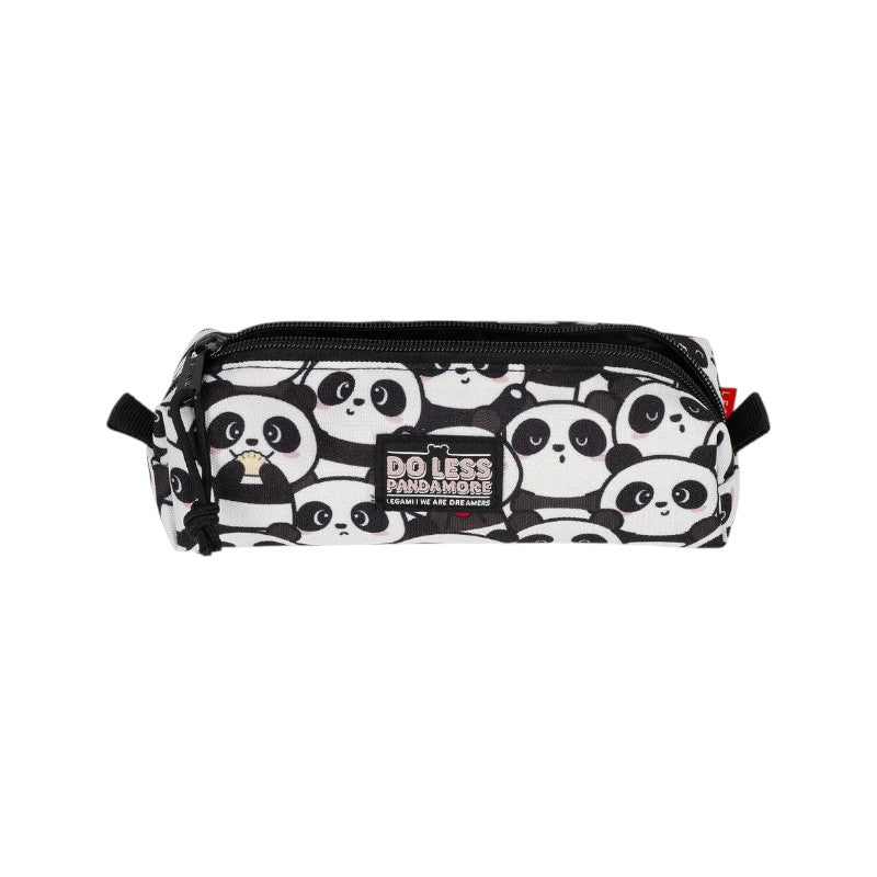 Astuccio Legami Panda a tombolino con fantasia kawaii e patch Do Less Panda More: pratico e capiente per penne e matite. Scoprilo su Viano Shop!