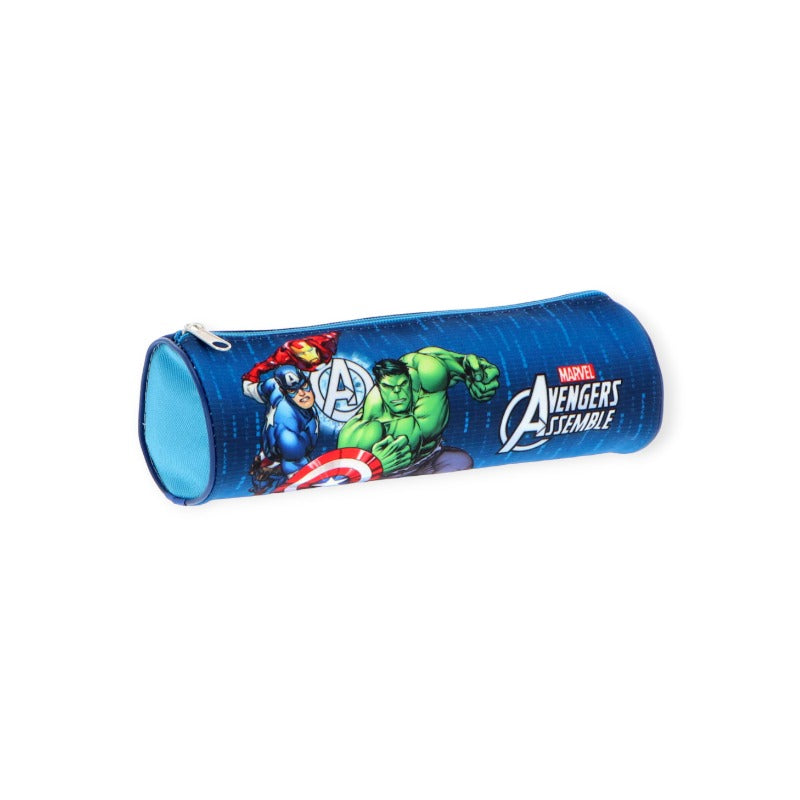 Bellissimo astuccio ovale originale Marvel Avengers. Chiusura super resistente grazie alla cerniera in metallo. Design Avengers Blu.