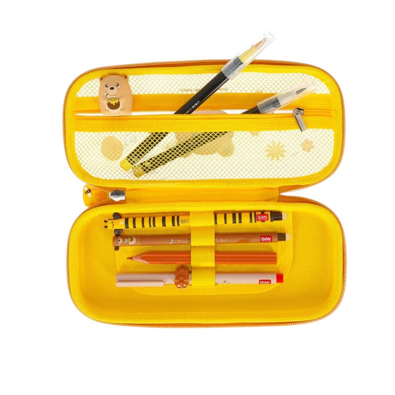 Astuccio rigido Legami WonderWow orsetto — struttura protettiva, giallo miele, zip fogliolina, tema Dream Big. Regalo kawaii perfetto per la scuola.