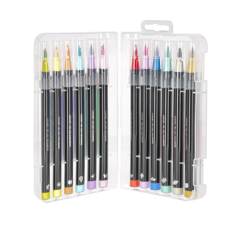 Brush pen Legami Pastel 12 colori: punta pennello soft, inchiostro acqua sfumabile e custodia inclusa. Perfette per lettering, journaling e illustrazione!