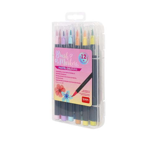 Brush pen Legami Pastel 12 colori: punta pennello soft, inchiostro acqua sfumabile e custodia inclusa. Perfette per lettering, journaling e illustrazione!