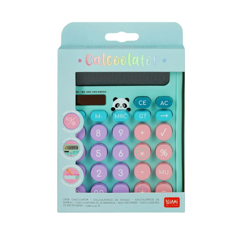 Calcolatrice maxi Legami Panda — verde menta, tasti rotondi kawaii, display LCD, doppia alimentazione solare e batteria. Regalo originale per la scrivania.