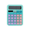 Calcolatrice maxi Legami Panda — verde menta, tasti rotondi kawaii, display LCD, doppia alimentazione solare e batteria. Regalo originale per la scrivania.