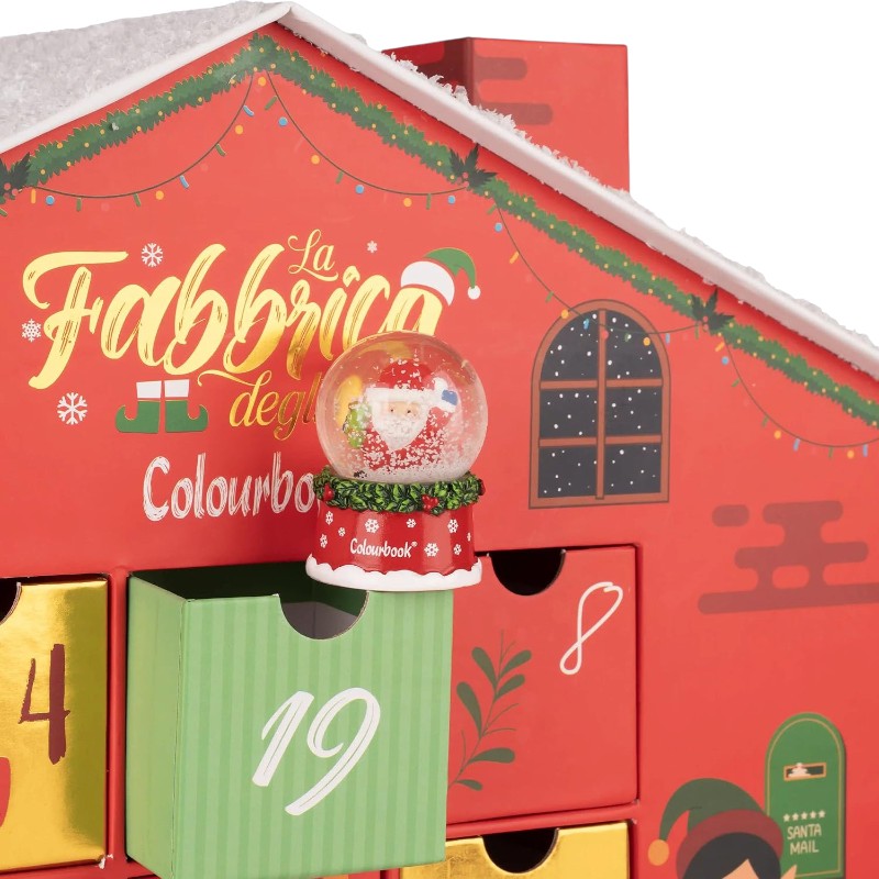 Calendario dell'Avvento Colourbook 2026 Fabbrica degli Elfi: casetta con 24 cassetti e sorprese di cartoleria per un Natale creativo. Su Viano Shop!