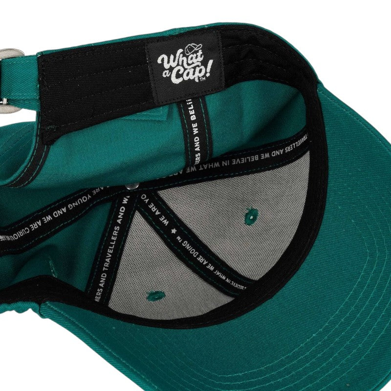 Cappellino Legami Wrong Day Go Back: cotone verde smeraldo, ricamo Corgi kawaii e scritta bianca, taglia unica regolabile. Ironico e originale. Scoprilo!
