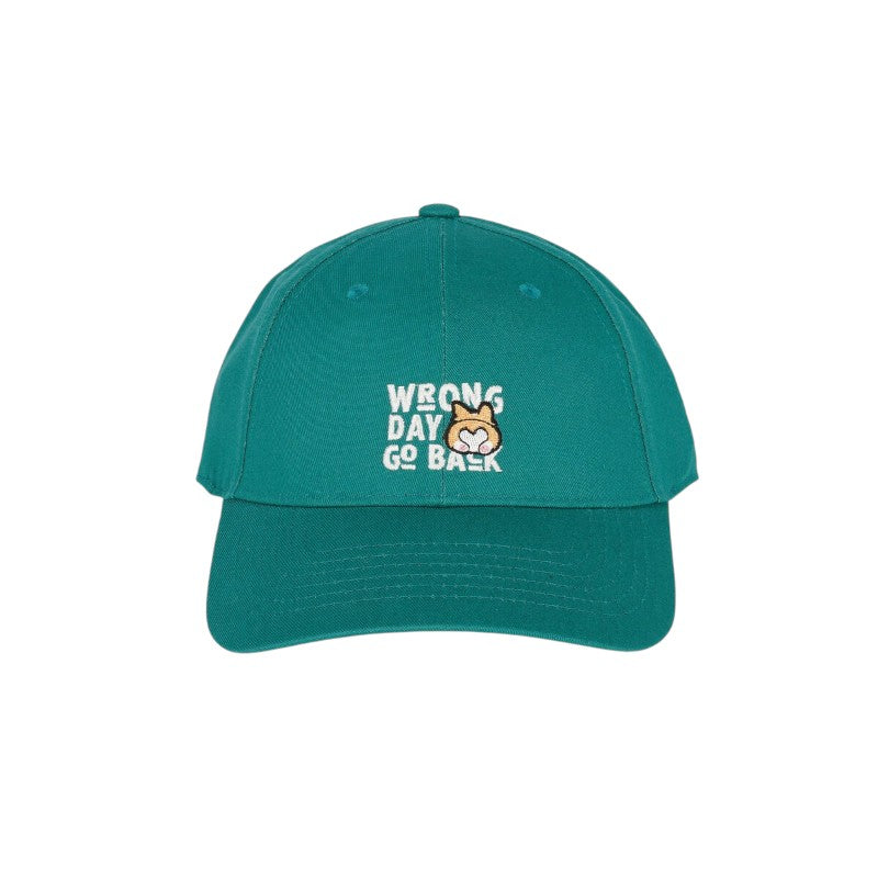 Cappellino Legami Wrong Day Go Back: cotone verde smeraldo, ricamo Corgi kawaii e scritta bianca, taglia unica regolabile. Ironico e originale. Scoprilo!
