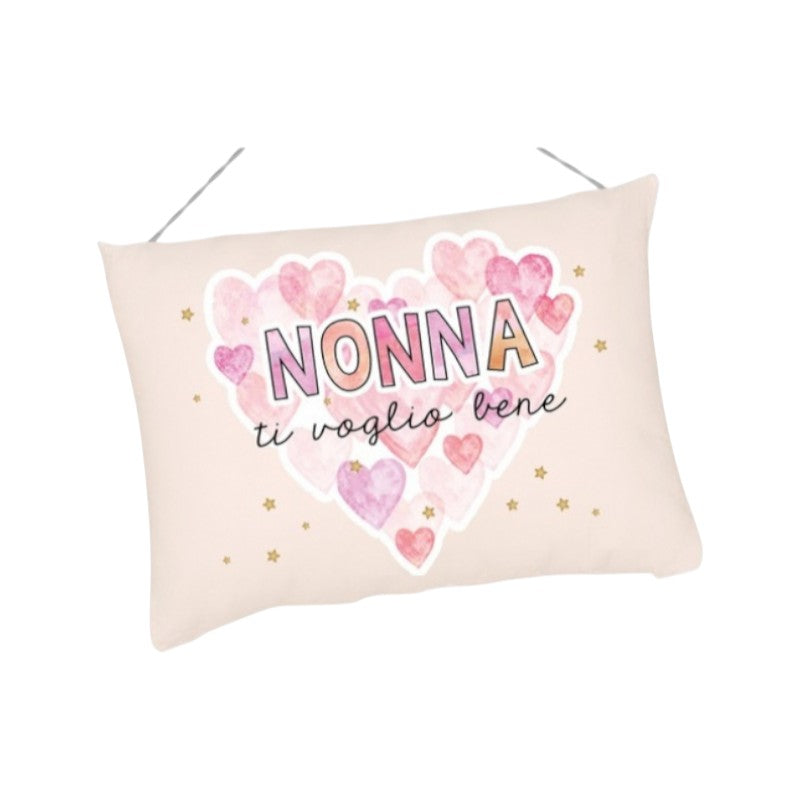 Bellissimo cuscino regalo per la festa dei nonni, rosa con tanti cuoricini e la scritta "Nonna ti voglio bene"