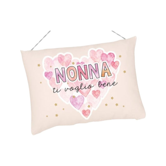 Bellissimo cuscino regalo per la festa dei nonni, rosa con tanti cuoricini e la scritta "Nonna ti voglio bene"