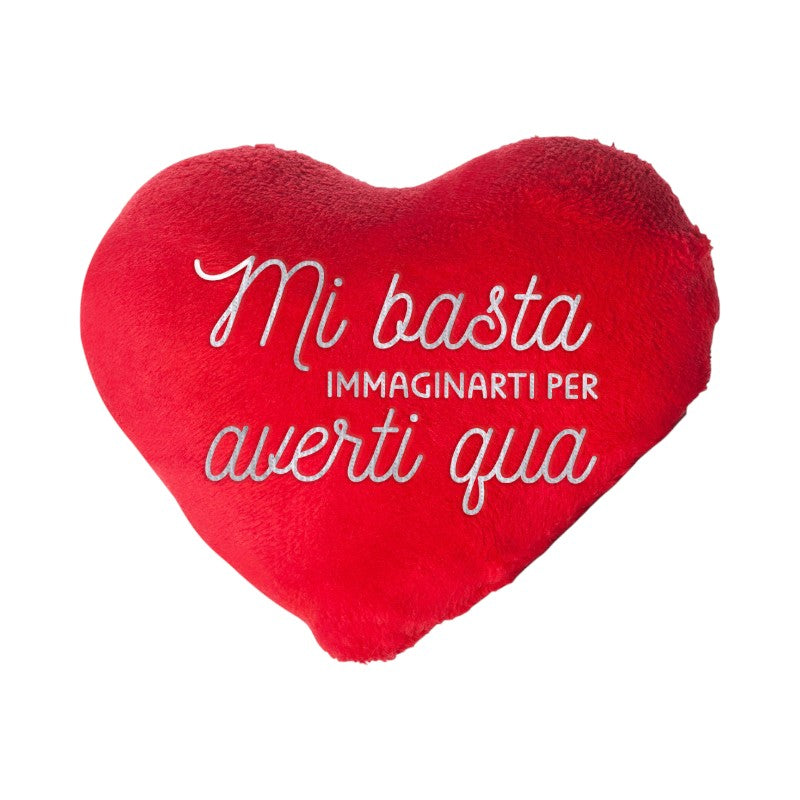 Bellissimo cuscino a forma di cuore con la scritta bianca ricamata "Mi basta immaginarti per averti qua", sofficissimo e morbidissimo.