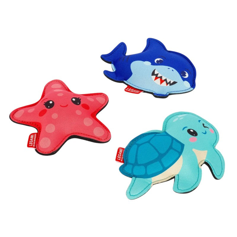 Set 3 giochi immersione Legami: squaletto, tartarughina e stella marina in neoprene con sabbia. Perfetti per imparare a tuffarsi in piscina. Scoprili!
