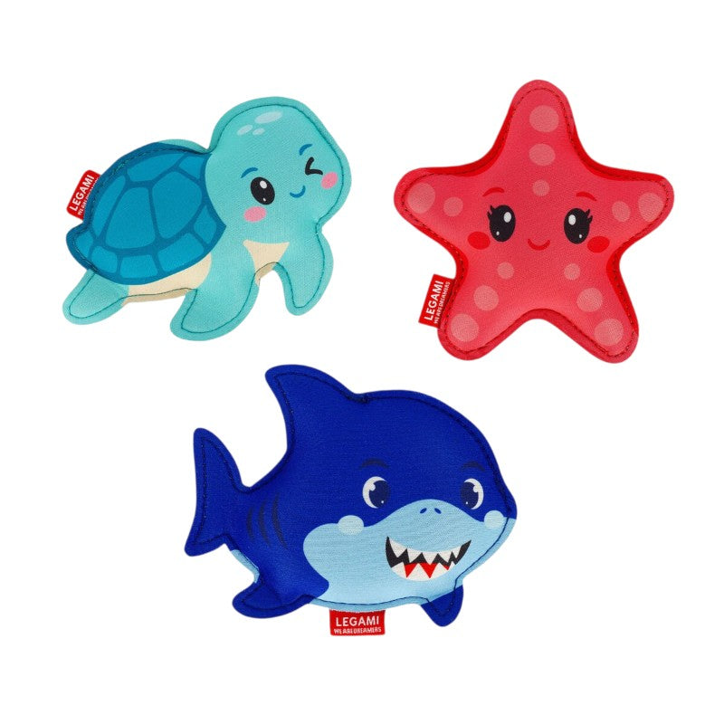 Set 3 giochi immersione Legami: squaletto, tartarughina e stella marina in neoprene con sabbia. Perfetti per imparare a tuffarsi in piscina. Scoprili!
