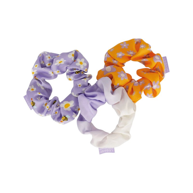 Scrunchies per capelli Legami Hair We Are: elastici in tessuto effetto satin con fantasie Bee Different, fiori e Keep on Blooming. Su Viano Shop!