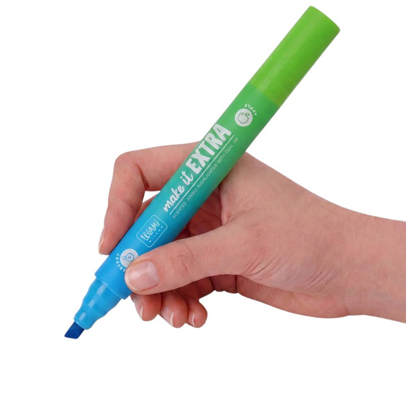 Evidenziatore profumato Legami Make it Extra a doppia punta: 2 colori fluo e 2 profumi fruttati in un solo evidenziatore. Su Viano Shop!