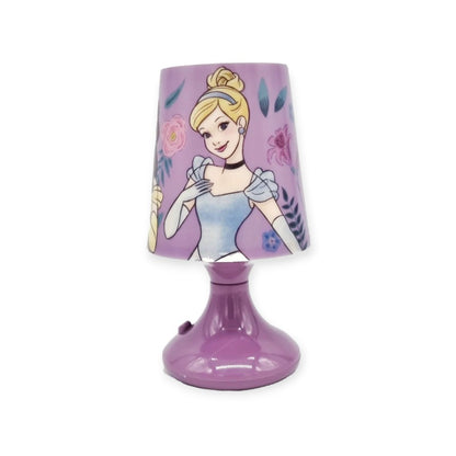 Lampada da scrivania Disney Principesse. Funziona a batterie AA Stilo, senza fili, la puoi spostare dove vuoi per tutta la tua camera