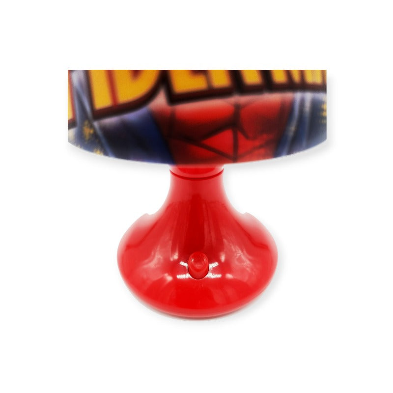 Lampada da scrivania Spiderman. Funziona a batterie AA Stilo, senza fili, la puoi spostare dove vuoi per tutta la tua camera