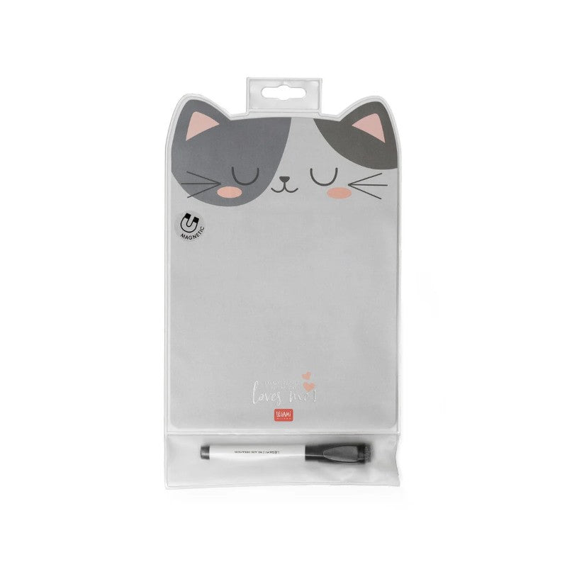 Lavagnetta magnetica Legami Gatto Everybody Loves Me con pennarello incluso: superficie cancellabile, design kawaii per il frigo. Scoprila! 