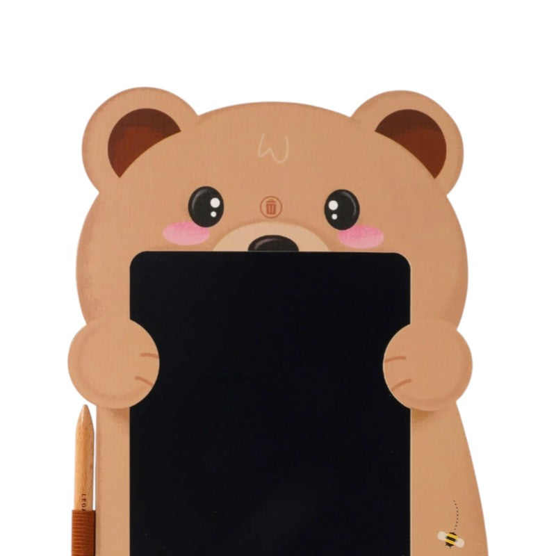Lavagna magica Legami Orso: tavoletta LCD 8 pollici con penna, tratto arcobaleno e tasto cancella, senza luce blu. Scoprila su Viano Shop!