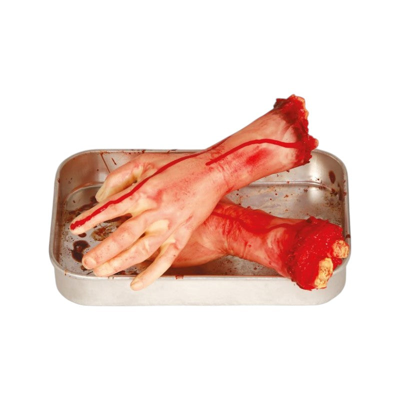 Mano mozzata horror 32 cm finta con effetto sangue realistico: decorazione di Halloween per scherzi, feste e case infestate. Su Viano Shop!