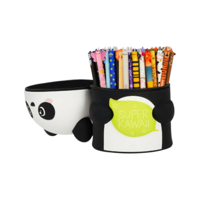 Astuccio Maxi Kawaii Legami Panda in silicone morbido: diventa portapenne da tavolo e contiene fino a 100 penne. Scoprilo su Viano Shop!