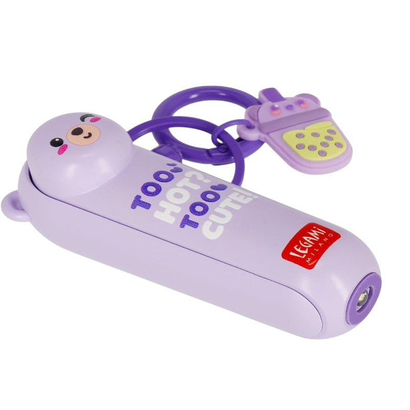 Mini fan ricaricabile Legami Teddy Bear: 3 velocità, luce LED, portachiavi, USB Type-C incluso, 87g. Design orsetto kawaii lilla. Fresco e tascabile ovunque!
