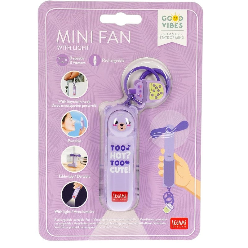 Mini fan ricaricabile Legami Teddy Bear: 3 velocità, luce LED, portachiavi, USB Type-C incluso, 87g. Design orsetto kawaii lilla. Fresco e tascabile ovunque!
