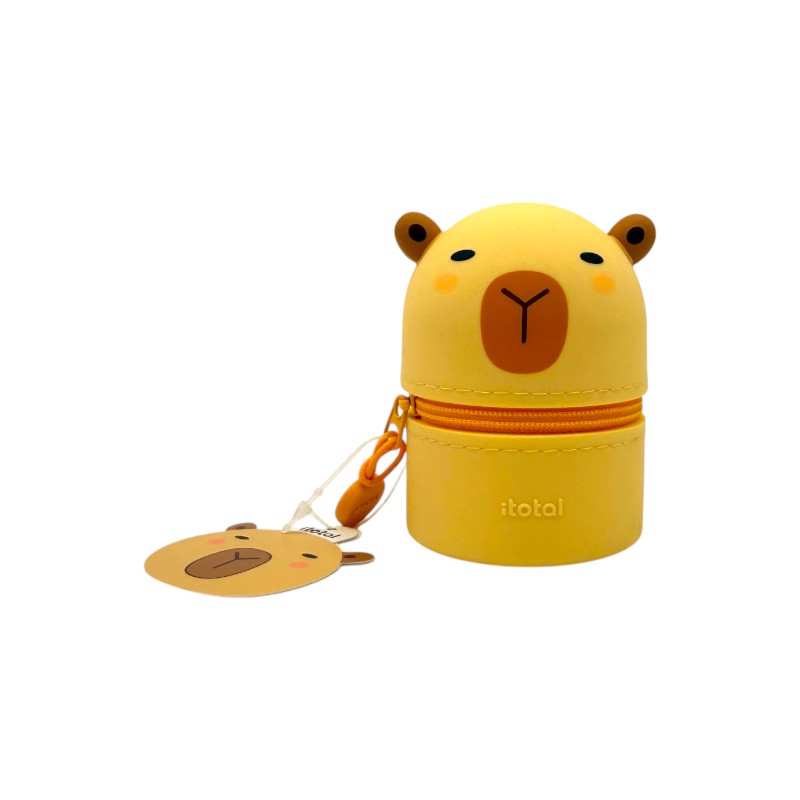 Mini astuccio kawaii capibara I-Total — silicone morbido giallo, faccina 3D, zip arancione, cartellino incluso. Regalo virale per chi ama i capibara.
