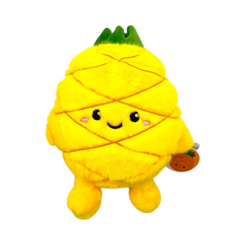 Peluche ananas kawaii I-Total Fresh Market 18cm: pelo giallo morbidissimo, texture a rombi e faccino sorridente. Regalo originale e solare. Scoprilo su Viano Shop!