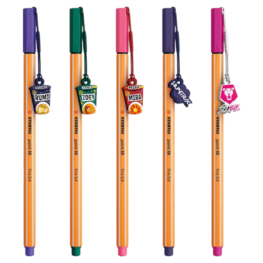 Fineliner STABILO point 88 KPop Demon Hunters con charm del tuo personaggio preferito, punta 0,4 mm per scrittura precisa. Scoprila su Viano Shop!