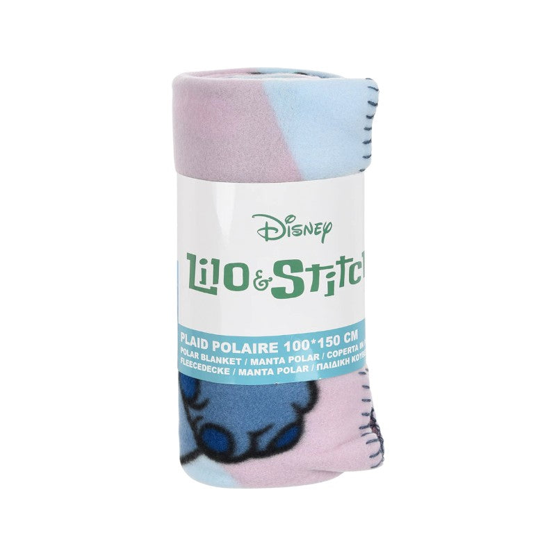 Bellissimo plaid in pile a tema Disney con Stitch che abbraccia il suo peluche