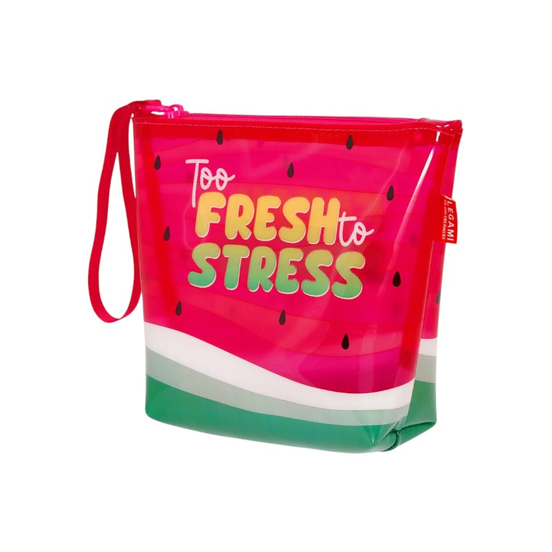 Pochette mare Legami Watermelon 20x16cm: TPU trasparente impermeabile, zip rossa, laccetto da polso. Design anguria Too Fresh to Stress. Scoprila su Viano Shop!
