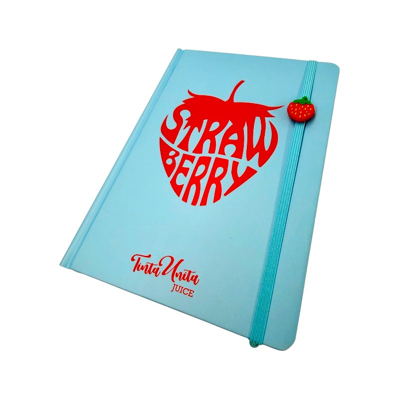 Quaderno A5 Tinta Unita Juice: copertina rigida profumata, fogli bianchi ed elastico con charm. Limited edition in 3 varianti frutta. 