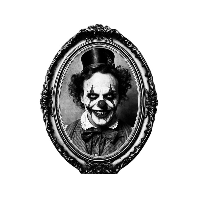 Quadro horror di Halloween con clown malefico in cornice ovale barocca: decorazione da parete in bianco e nero per case infestate. Su Viano Shop!